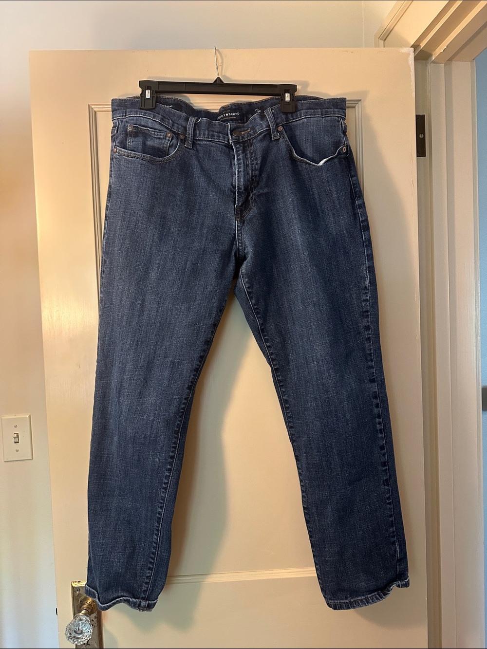 Lucky Brand Men's 221 Straight  Dark Blue Jeans